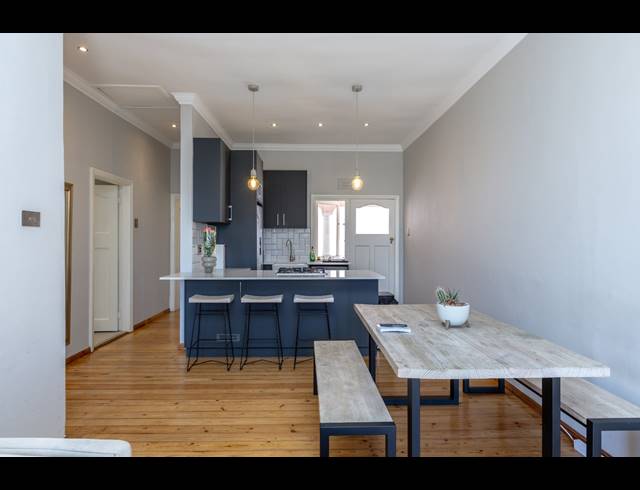 2 BEDROOM APARTMENT TO LET IN SEA POINT